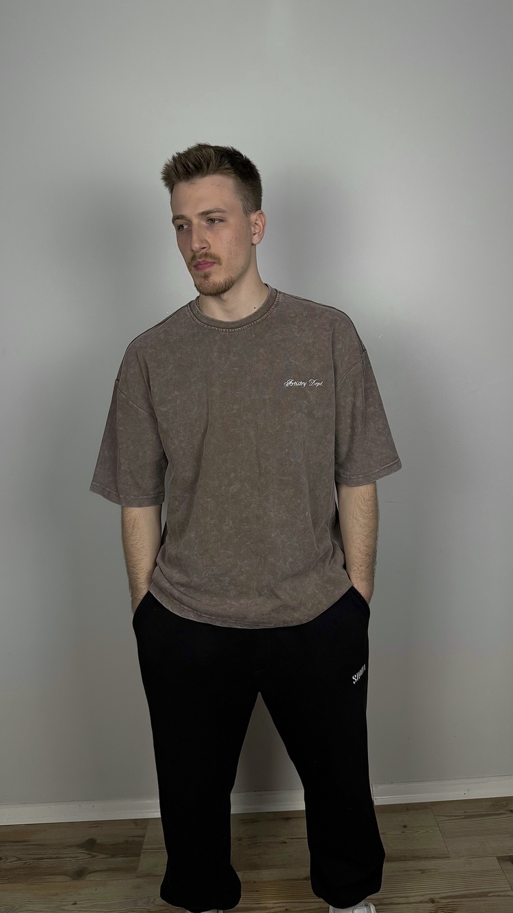 KAHVERENGİ NAKIŞLI OVERSİZE TİŞÖRT